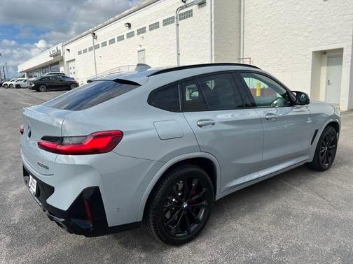 2023 BMW X4 M40i