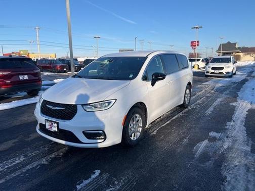 2026 Chrysler Pacifica Select