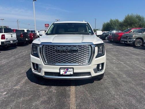 White Frost Tri-Coat 2022 GMC Yukon XL Denali