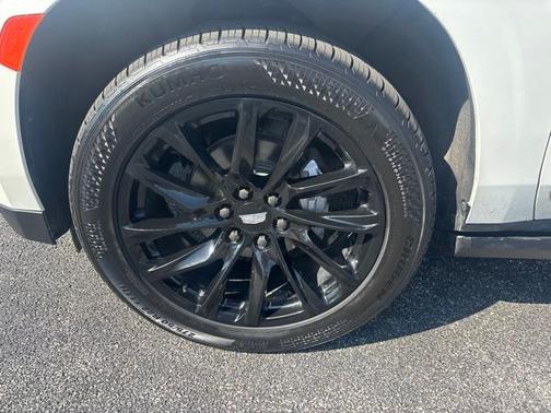 White Frost Tricoat 2022 GMC Yukon XL Denali