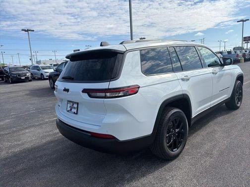Bright White Clearcoat 2026 Jeep Grand Cherokee L Laredo