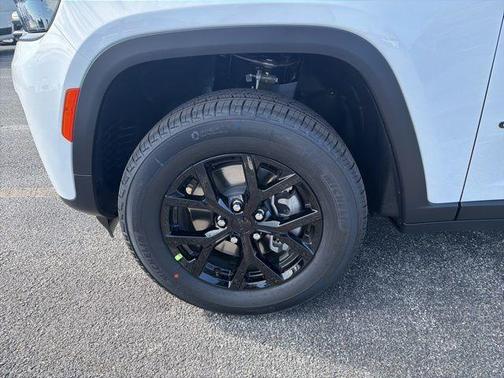 Bright White Clearcoat 2026 Jeep Grand Cherokee L Laredo