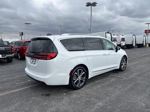 2026 Chrysler Pacifica Pinnacle