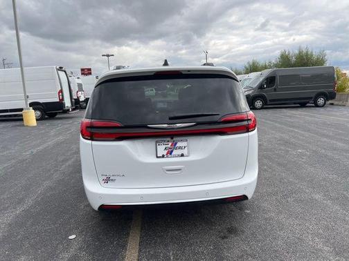 2026 Chrysler Pacifica Pinnacle