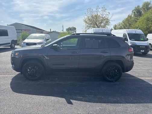 2023 Jeep Cherokee Altitude Lux