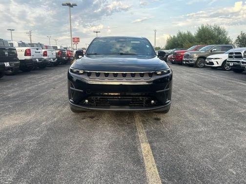 Diamond Black Crystal Pearlcoat 2024 Jeep Wagoneer S Launch Edition
