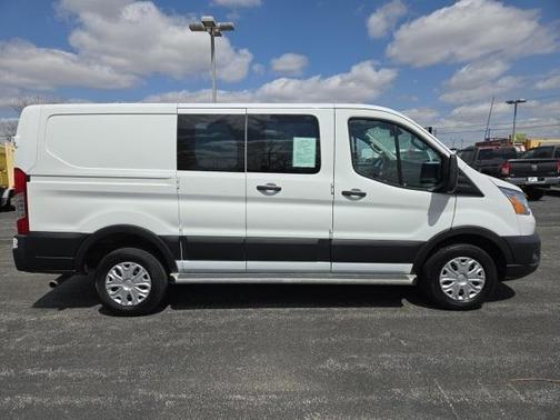 2022 Ford Transit-250 Base