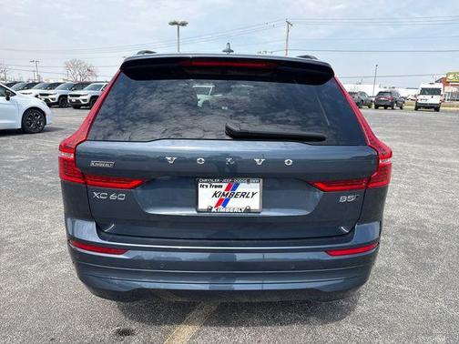 Denim Blue Metallic 2022 Volvo XC60 B5 Momentum