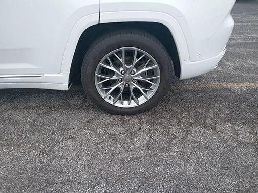 Bright White Clearcoat 2025 Jeep Grand Cherokee Summit