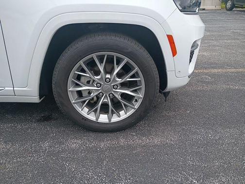 Bright White Clearcoat 2025 Jeep Grand Cherokee Summit