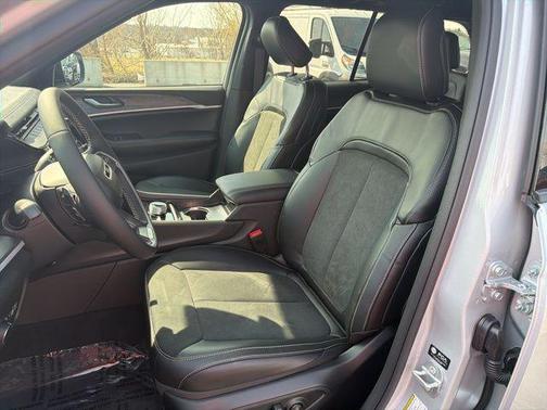 Silver Zynith 2026 Jeep Grand Cherokee Sport