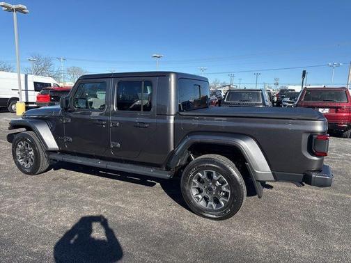 Granite Crystal Clearcoat Metallic 2026 Jeep Gladiator Sport