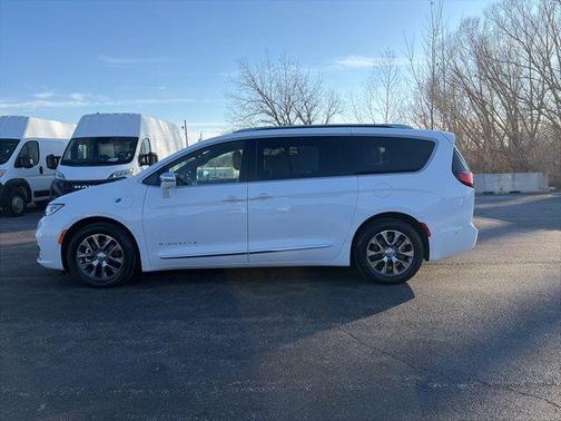 2024 Chrysler Pacifica Hybrid Pinnacle