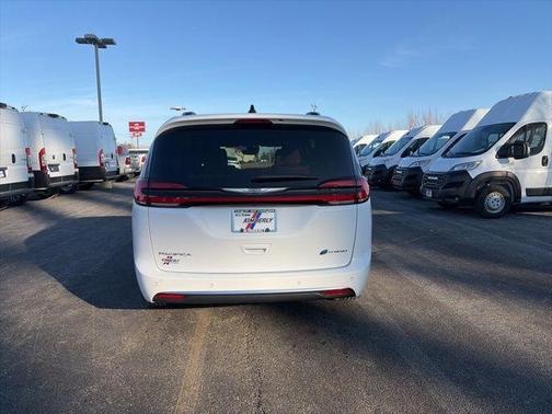 2024 Chrysler Pacifica Hybrid Pinnacle