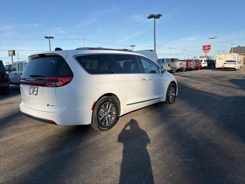 2024 Chrysler Pacifica Hybrid Pinnacle