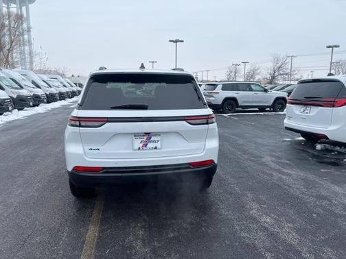 2025 Jeep Grand Cherokee Laredo