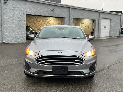 Photo 3 of 26 of 2020 Ford Fusion SE