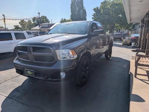 2015 RAM 1500 SLT