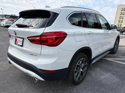 WHITE 2022 BMW X1 xDrive28i