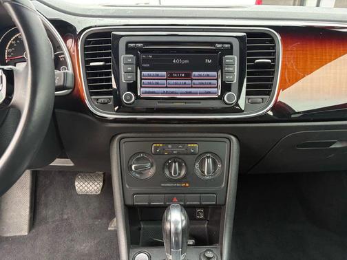 2013 Volkswagen Beetle 2.5L Fender Edition