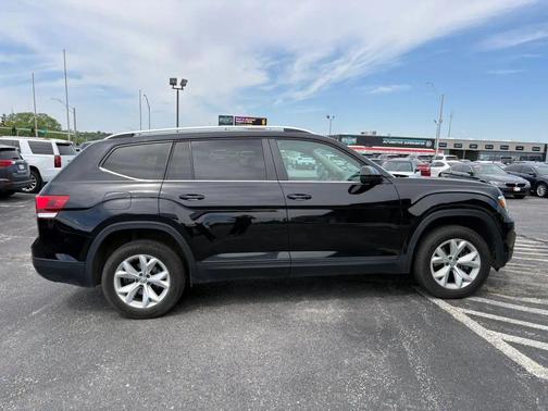 Black Uni 2019 Volkswagen Atlas 3.6L SE w/Technology