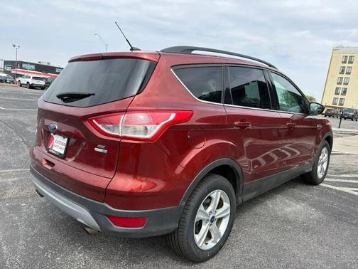 Ruby Red Metallic Tinted Clearcoat 2016 Ford Escape SE