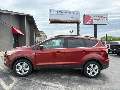 Ruby Red Metallic Tinted Clearcoat 2016 Ford Escape SE