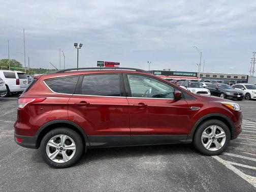 Ruby Red Metallic Tinted Clearcoat 2016 Ford Escape SE