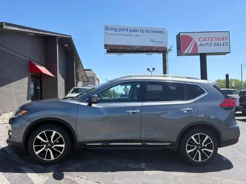 Gun Metallic 2017 Nissan Rogue SL