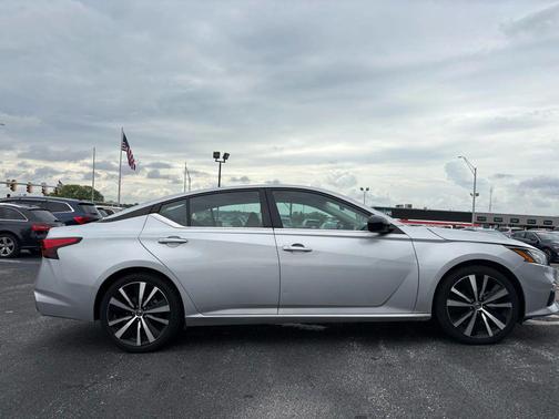 2021 Nissan Altima SR FWD