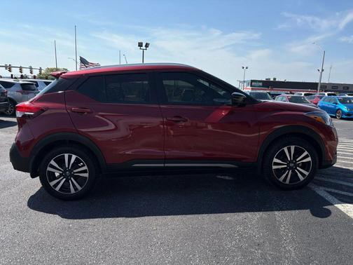 2020 Nissan Kicks SR