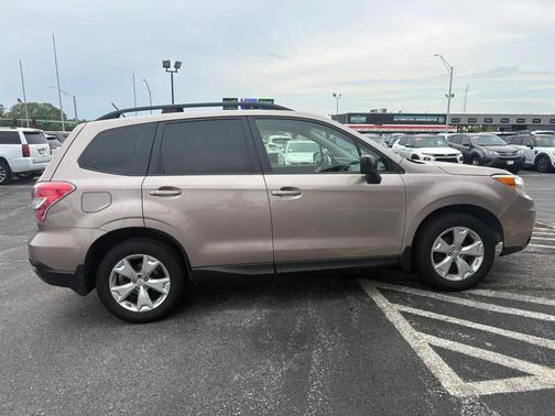 Gold 2015 Subaru Forester 2.5i