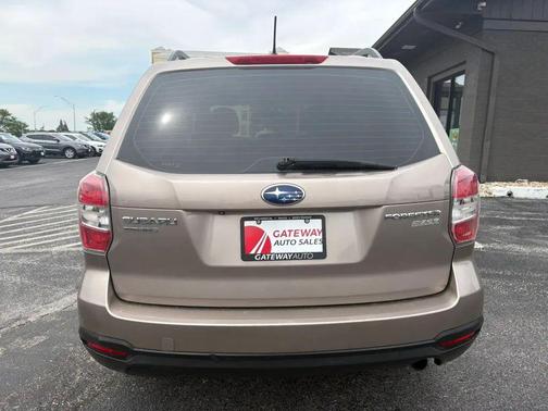 Gold 2015 Subaru Forester 2.5i