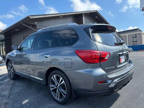 2019 Nissan Pathfinder Platinum