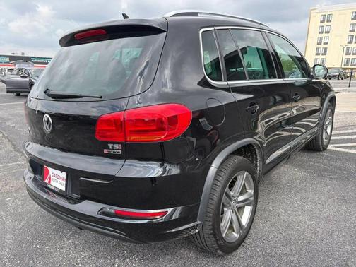 Deep Black Pearl 2017 Volkswagen Tiguan 2.0T S 4MOTION