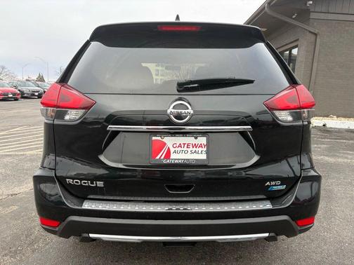 2017 Nissan Rogue SV