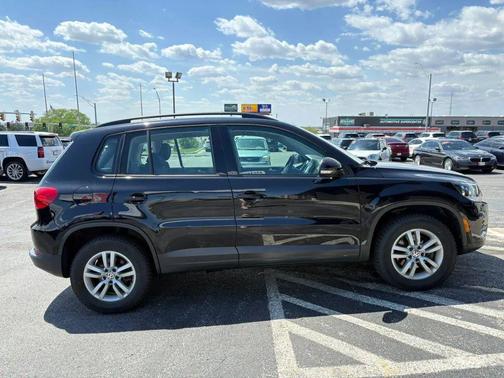 Deep Black Pearl 2015 Volkswagen Tiguan Auto S