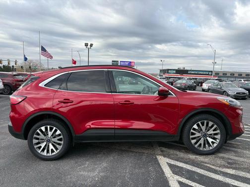 2022 Ford Escape Titanium
