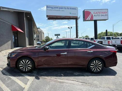 Red Alert 2024 Nissan Altima 2.5 SV