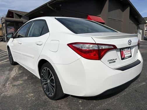 Super White 2015 Toyota Corolla S Plus