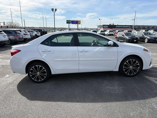 Super White 2015 Toyota Corolla S Plus