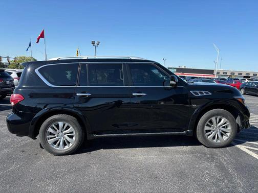 2017 INFINITI QX80 Base