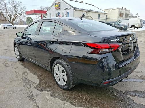 2022 Nissan Versa 1.6 S