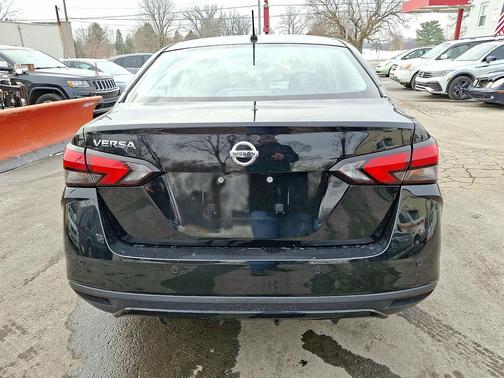 2022 Nissan Versa 1.6 S