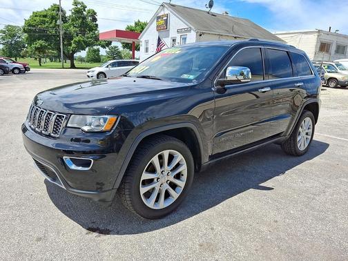 Diamond Black Crystal Pearlcoat 2017 Jeep Grand Cherokee Limited
