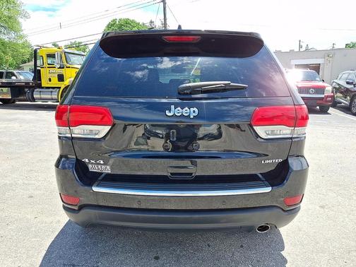 Diamond Black Crystal Pearlcoat 2017 Jeep Grand Cherokee Limited