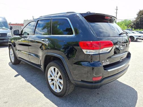 Diamond Black Crystal Pearlcoat 2017 Jeep Grand Cherokee Limited