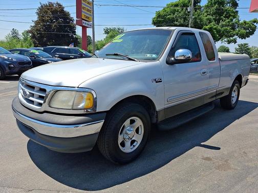 Silver Clearcoat Metallic 1999 Ford F-150 XLT