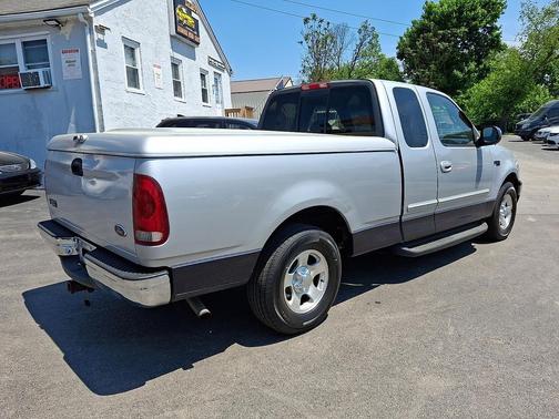 Silver Clearcoat Metallic 1999 Ford F-150 XLT