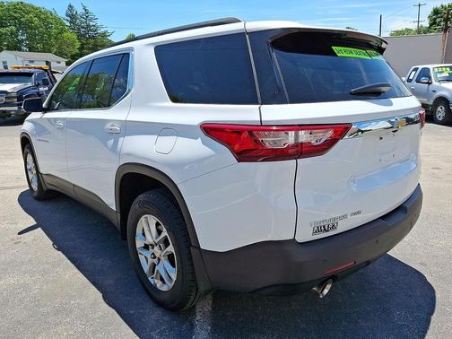 Summit White 2020 Chevrolet Traverse LT Cloth